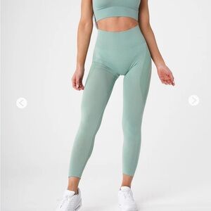 NVGTN Women's Leggings - Mint Green